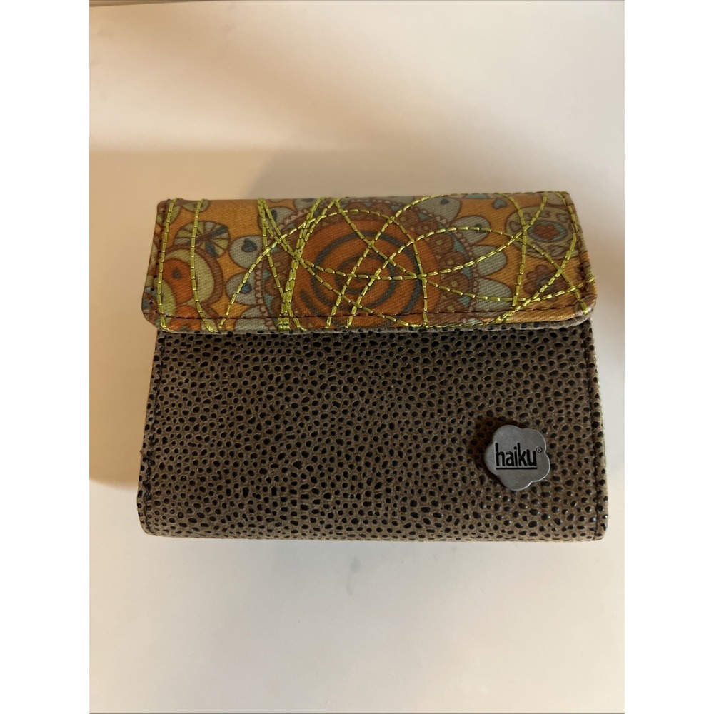 Haiku Textured Leather Floral Embroidery 3.75"H x 4.5"W Trifold